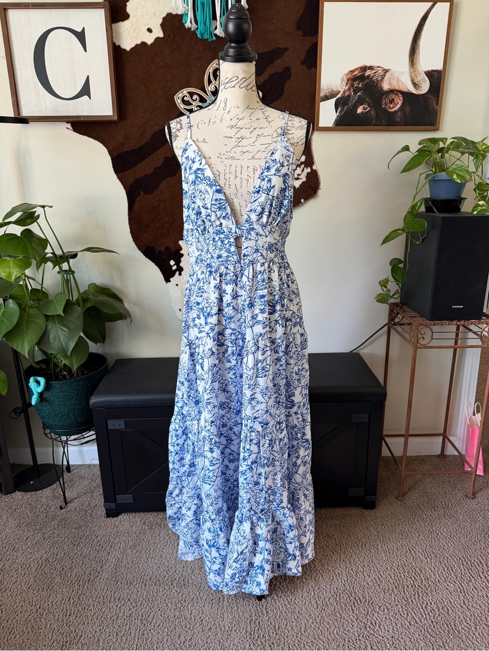 SHEIN Blue and White Floral V‑Neck Maxi Dress